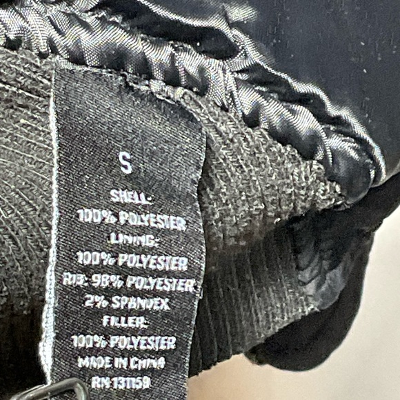 New Directions Woman’s Size Small Black Quilted Vest: Pre-loved - Picture 6 of 7